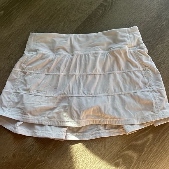 Lululemon white tennis skirt - Picture 2 of 3